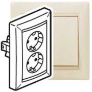 Legrand Valena крем Розетка 2-ая с/з литая 774370*