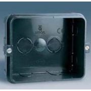 Simon Коробка установочная для розеток 48453 и 48473-31    48720-35