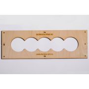 Шаблон из фанеры с пятью отверстиями диаметром 82мм