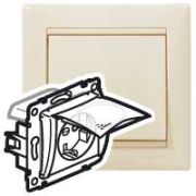 Legrand Valena крем Розетка 1-ая с/з с крышкой со шторками IP44 774120*