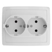 Simon 15 Белая Розетка двойная с заземлением 2*2Р+Е без шторок, винт.зажим,16А, 250В