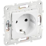 IEK SKANDY Арктический белый Розетка с/з с защитными шторками 16А SK-R04W.