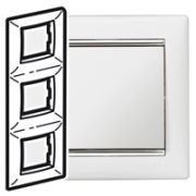 Legrand Valena Белый/Серебряный штрих Рамка 3-ая вертикал. 770497