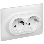 IEK SKANDY Арктический белый Розетка 2-ая с/з с защитными шторками 16А в сборе SK-R07W.